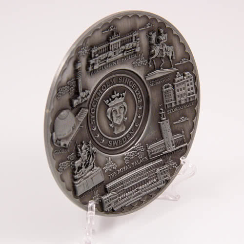 Forma personalizada grabada Logotipo de souvenir placa de metal con base de madera