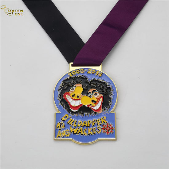 Medalla deportiva con purpurina personalizada con abrebotellas